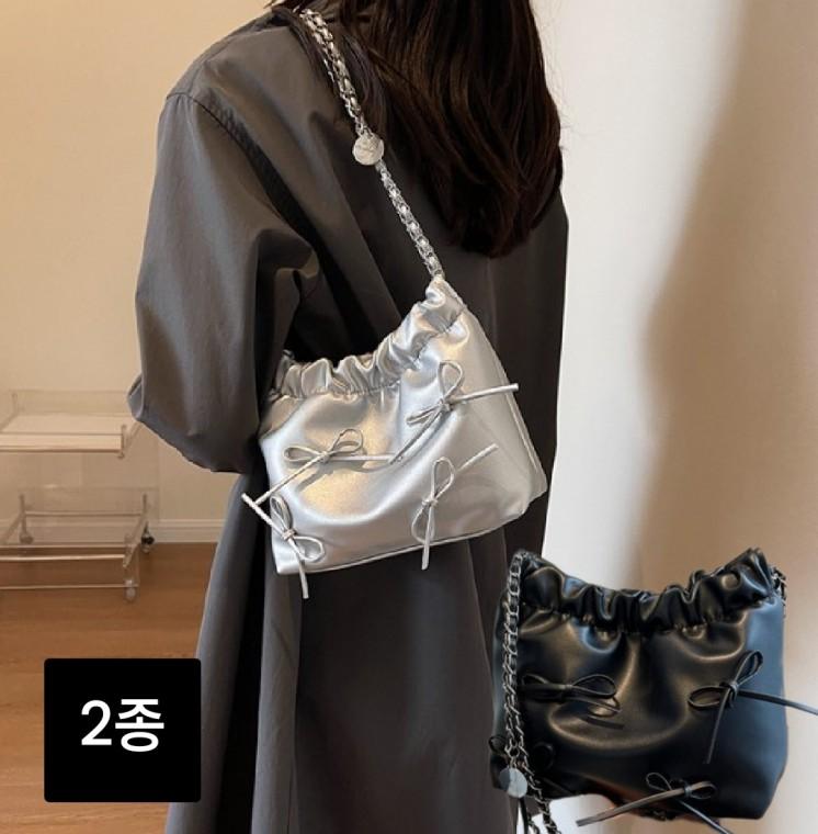 여성 리본 레더 복조리 체인끈 숄더백 실버 블랙 가방